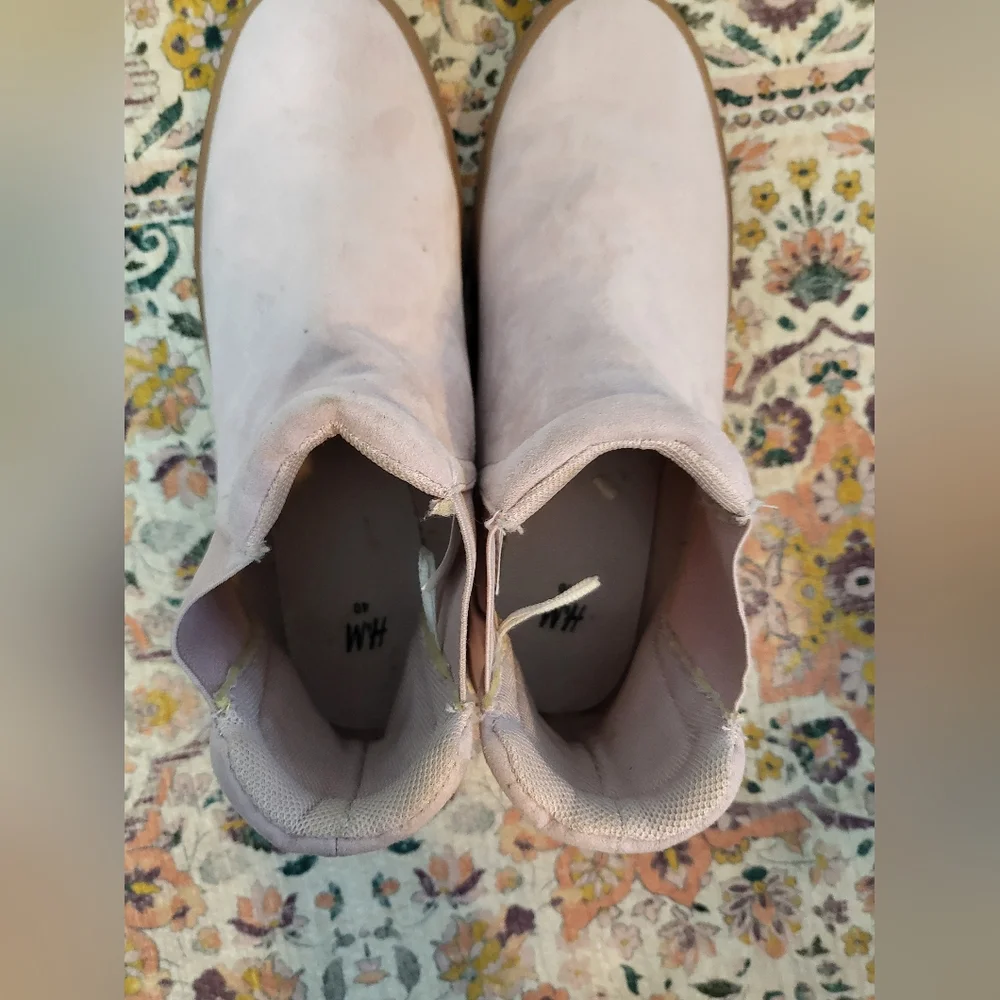 H&M Size 8.5 Women's Light Pink Suede Ankle Boots Pull On Booties
